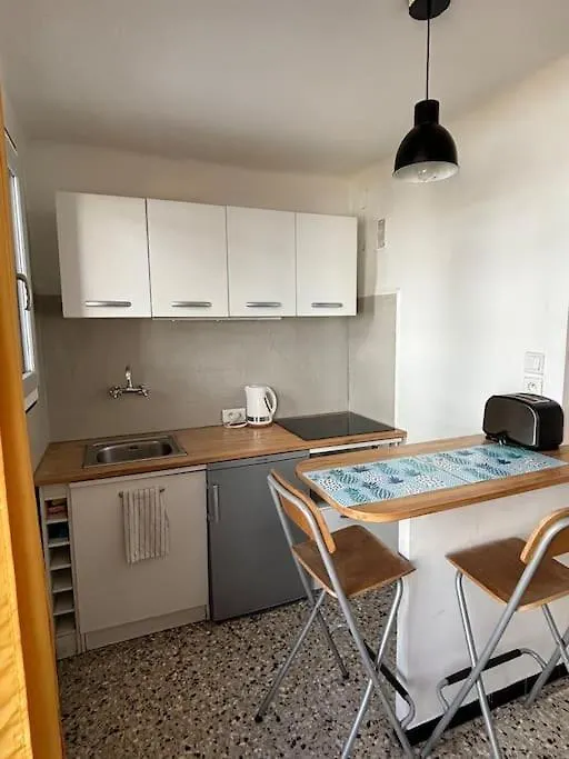 Studio Climatise - 3Min A Pied Gare Saint Charles - 15 Min A Pieds Du Vieux Port Marseille 0*,  France